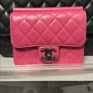 CHANEL
Lambskin Quilted Mini Crossing Flap Pink